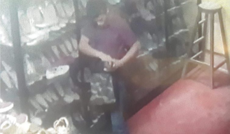 Cámaras registraron a pareja de tenderos