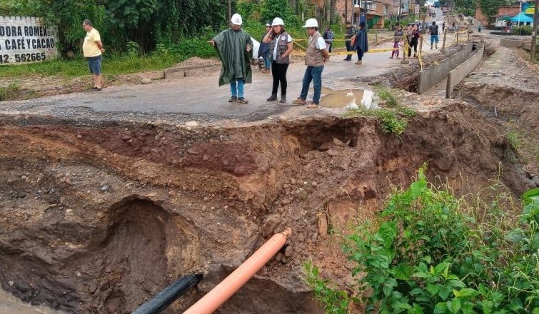 Lluvias torrenciales afectaron a varias viviendas y carreteras