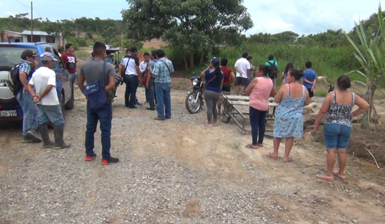 Personal técnico de la Defensoría del Pueblo y Defensa Civil verifican daños en AA. VV “Las Playas del Mayo”