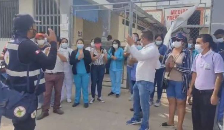 Trabajadores-del-hospital-MINSA-Moyobamba-vuelven-a-protestar-frente-al-local-de-la-OGES-Alto-Mayo